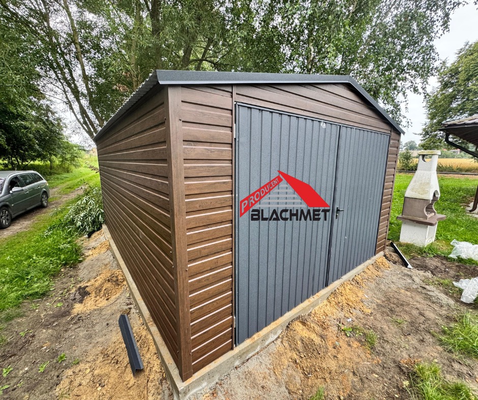 Garaż blaszany dwuspadowy, brama dwuskrzydłowa, jednostanowiskowy 4x6